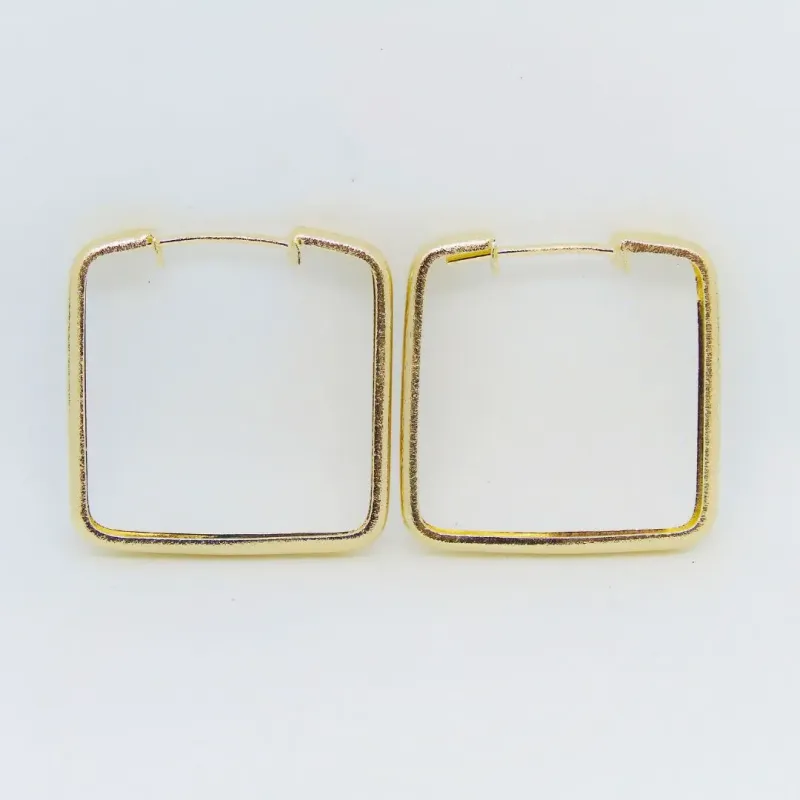BRINCO ARGOLA QUADRADO LISO